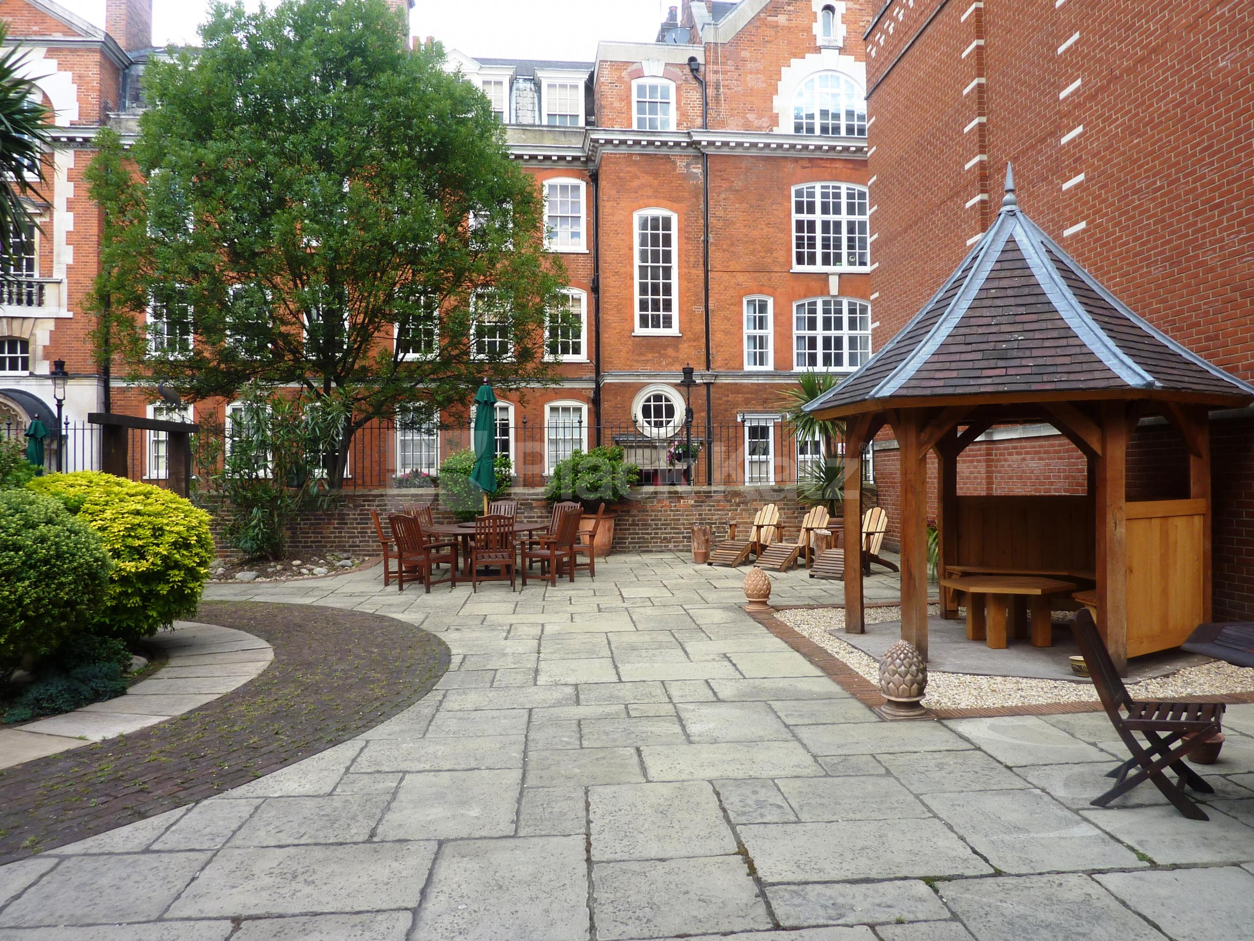 			NEW INSTRUCTION!, 1 Bedroom, 1 bath, 1 reception Flat			 Martlett Court, COVENT GARDEN WC2